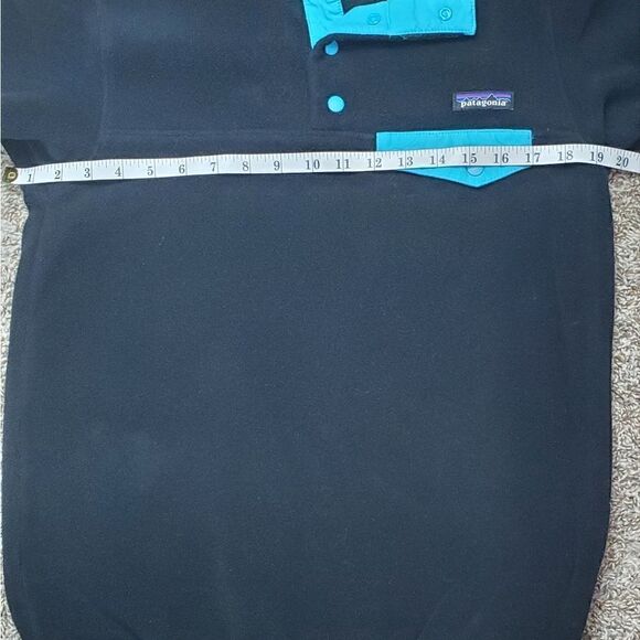 Patagonia Synchilla Black & Robin Egg Blue Pullover Sweatshirt - Picture 4 of 6